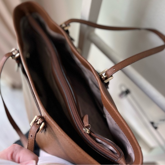 Michael Kors | Quinn Large East-West Tote Bag - Picture 12 of 15